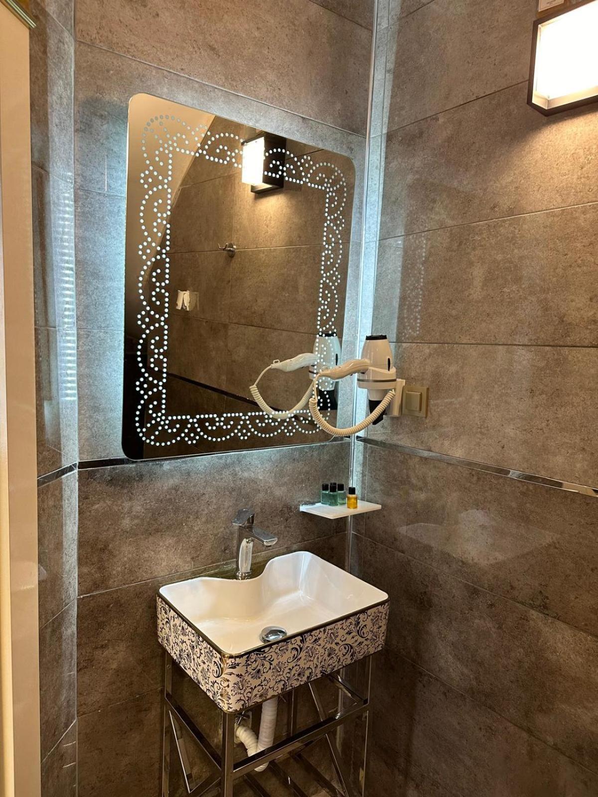 Whitemoon Hotel Suites Taksim 伊斯坦布尔 外观 照片